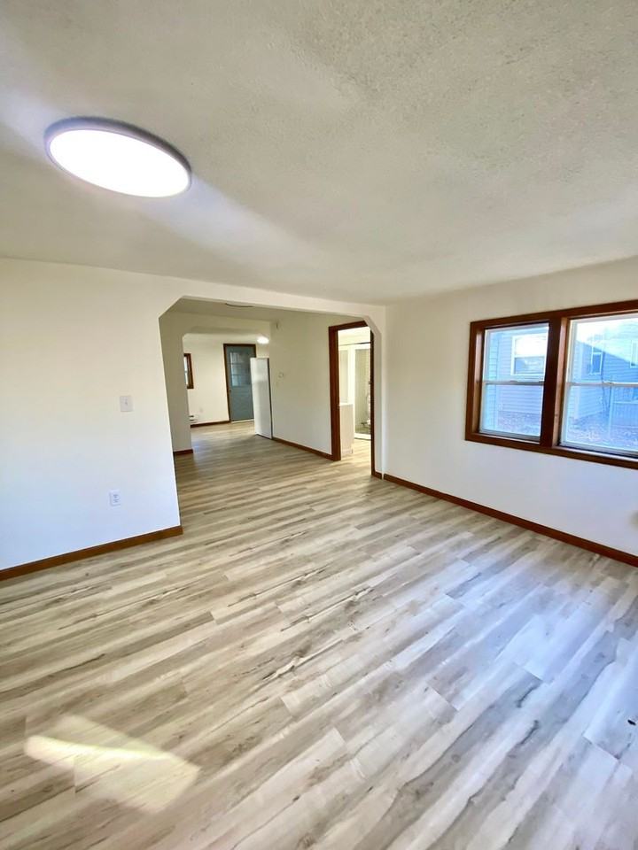 7755 Woodland Rd - Photo 6 of 14