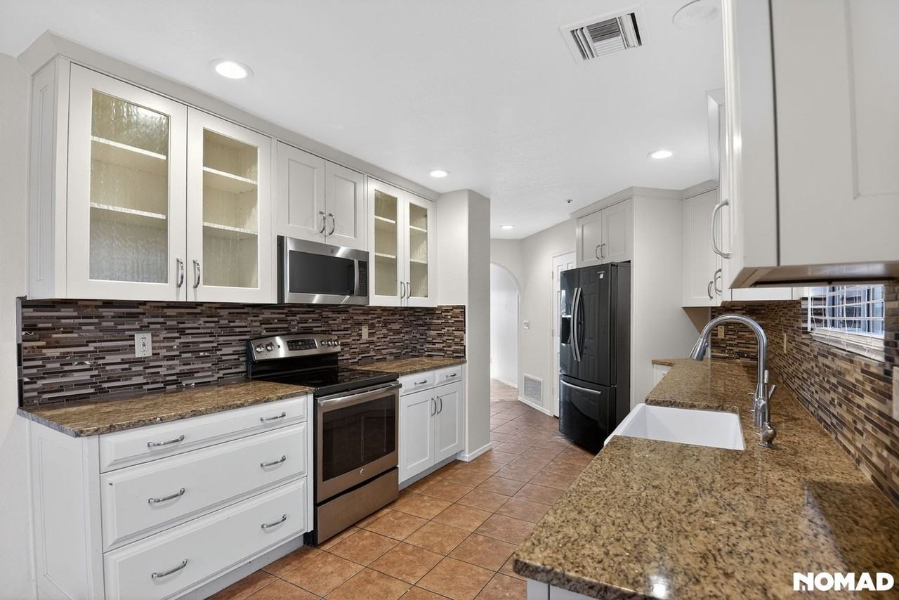 11782 N 112th Way - Photo 7 of 32