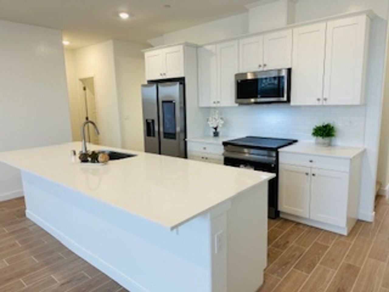 897 Plum Tree Ave - Photo 3 of 25