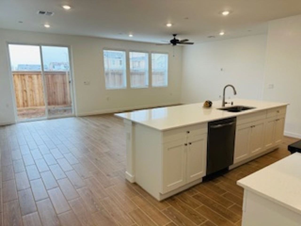 897 Plum Tree Ave - Photo 4 of 25