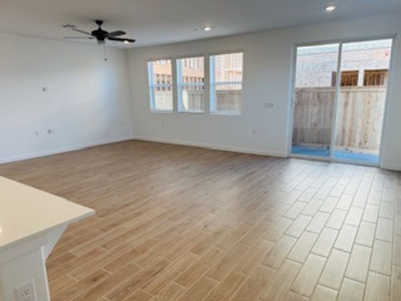 909 Plum Tree Ave - Photo 3 of 27