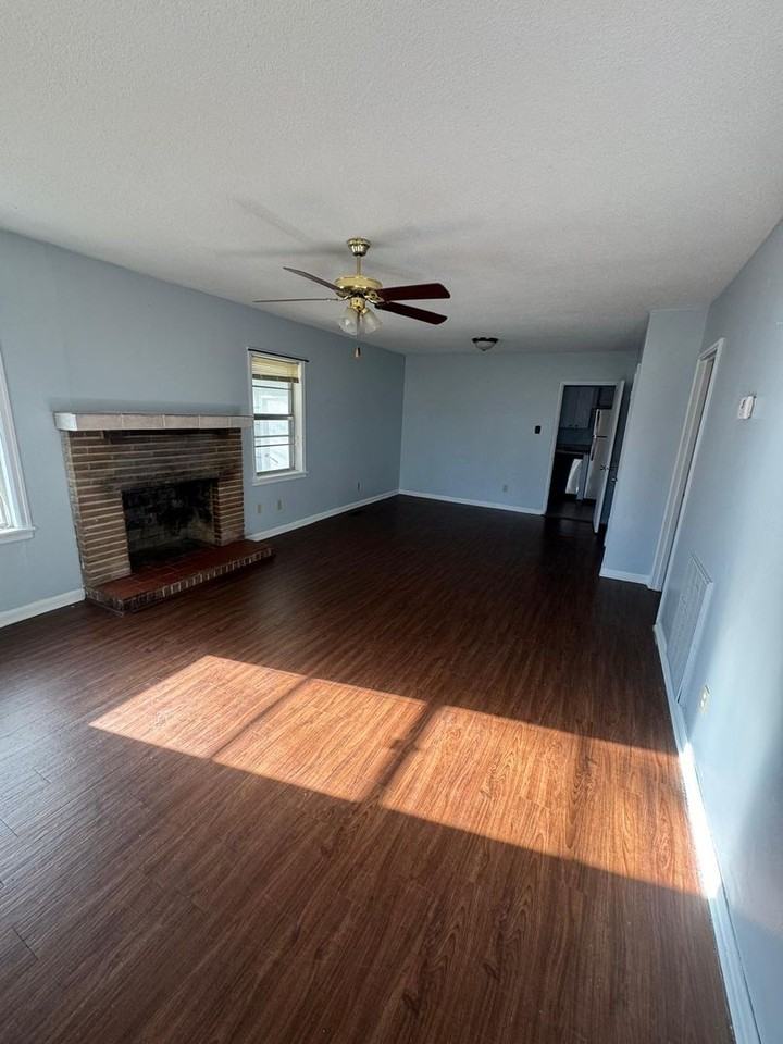 1087 Hickory Ave - Photo 2 of 16