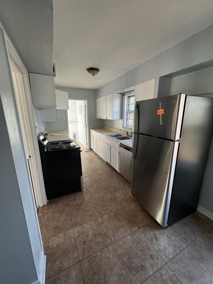 1087 Hickory Ave - Photo 4 of 16