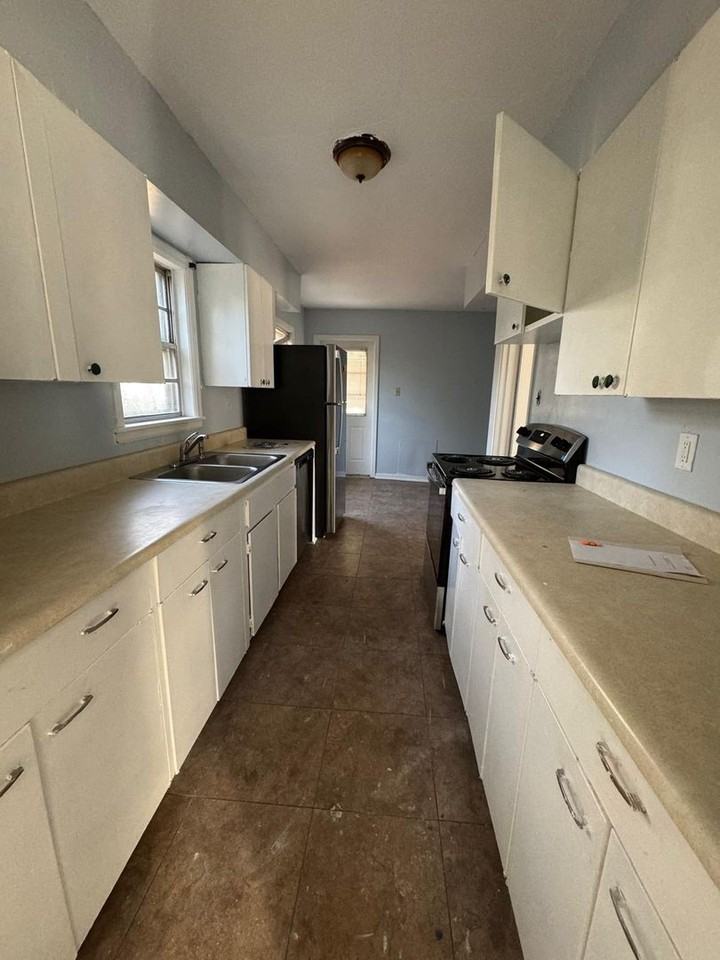 1087 Hickory Ave - Photo 6 of 16