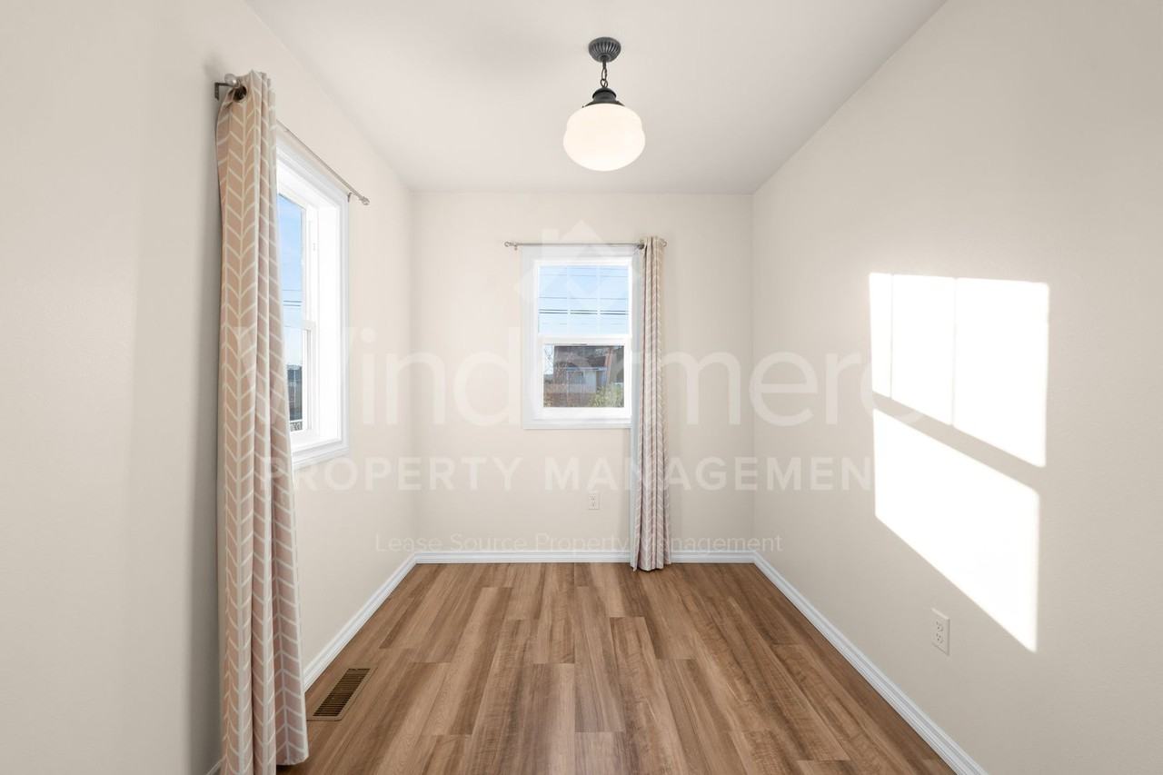 1128 E Glass Ave - Photo 6 of 33