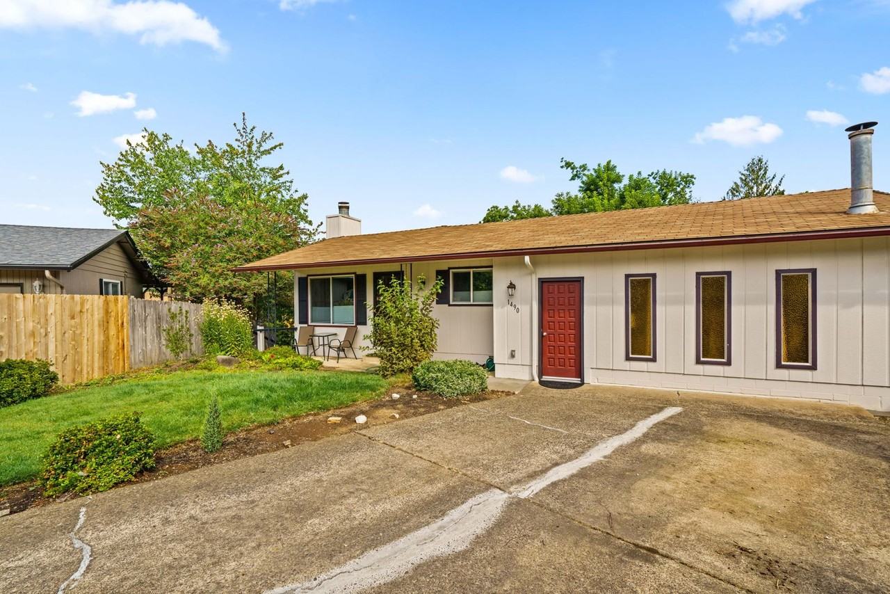 1490 Carobelle Ct - Photo 2 of 40