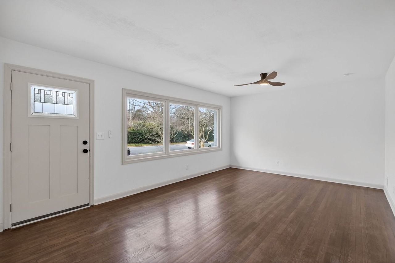 8056 Meadow Creek Rd - Photo 3 of 24