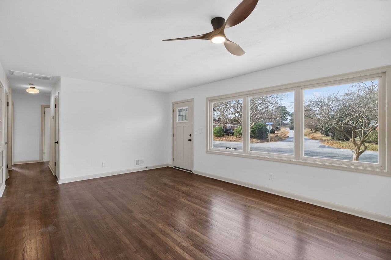 8056 Meadow Creek Rd - Photo 6 of 24