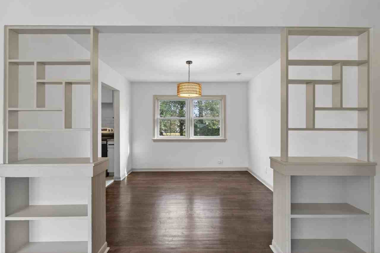 8056 Meadow Creek Rd - Photo 7 of 24