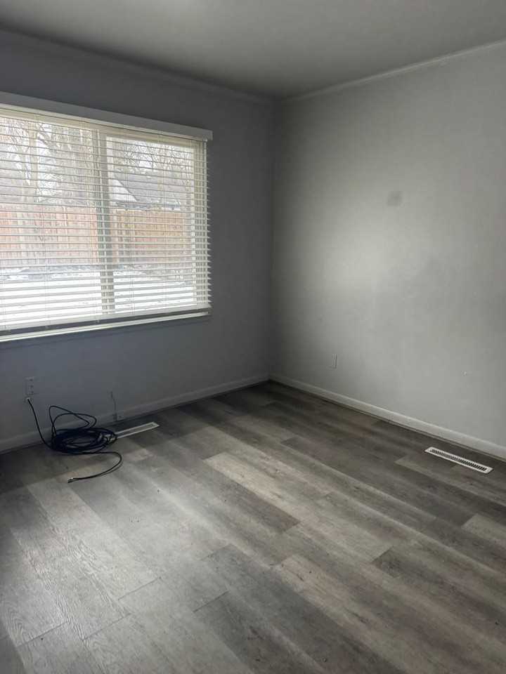 10631 Saratoga St - Photo 2 of 10