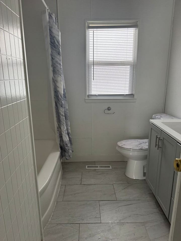 10631 Saratoga St - Photo 3 of 10