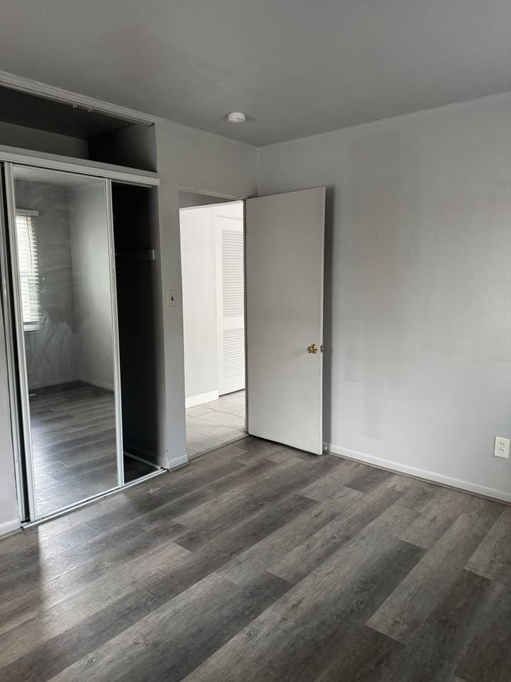 10631 Saratoga St - Photo 5 of 10