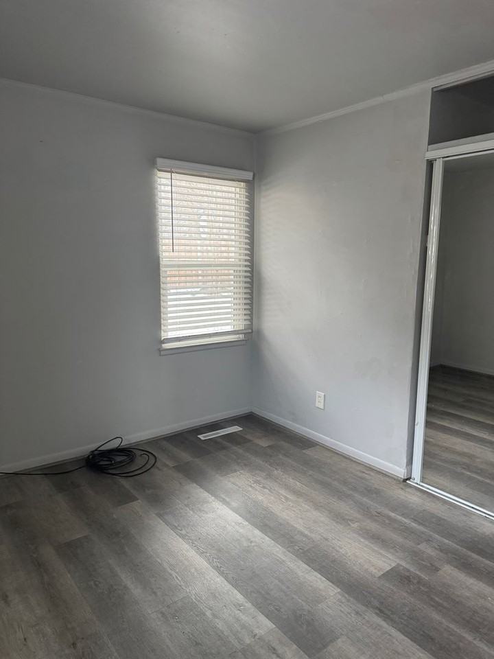 10631 Saratoga St - Photo 6 of 10