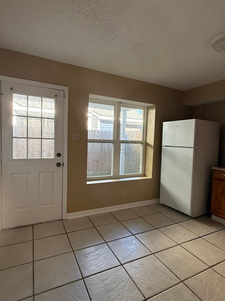 528 Voters Rd - Photo 5 of 21