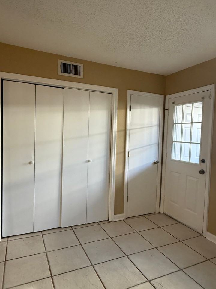 528 Voters Rd - Photo 7 of 21