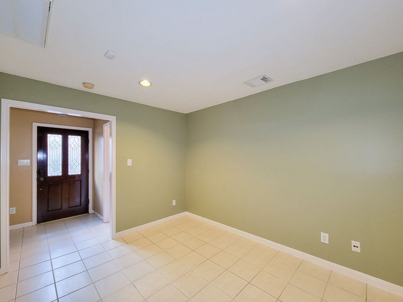 2208 Taft St - Photo 5 of 39