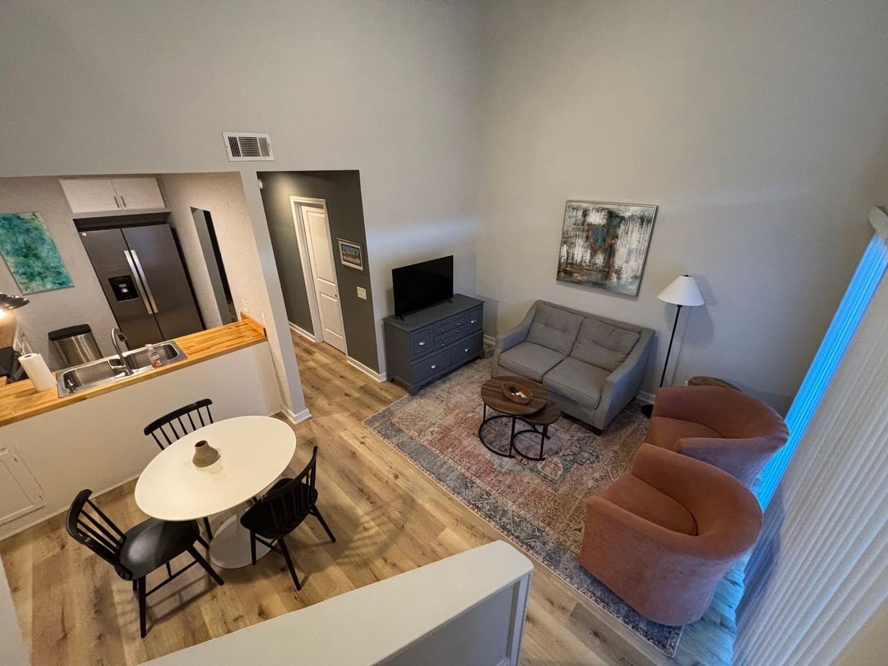 1007 Stonegate Dr - Photo 4 of 9