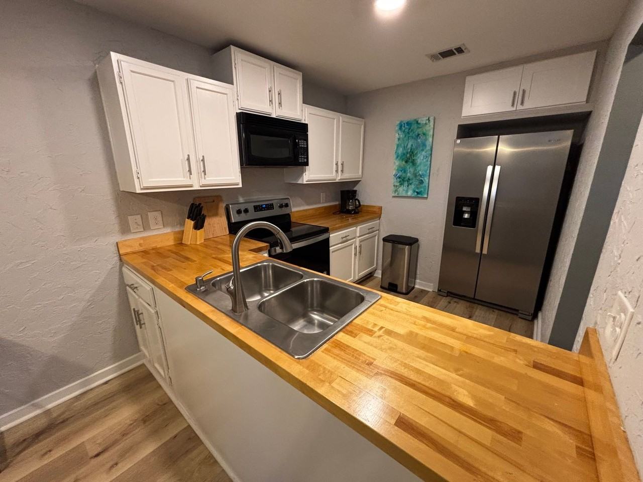 1007 Stonegate Dr - Photo 5 of 9