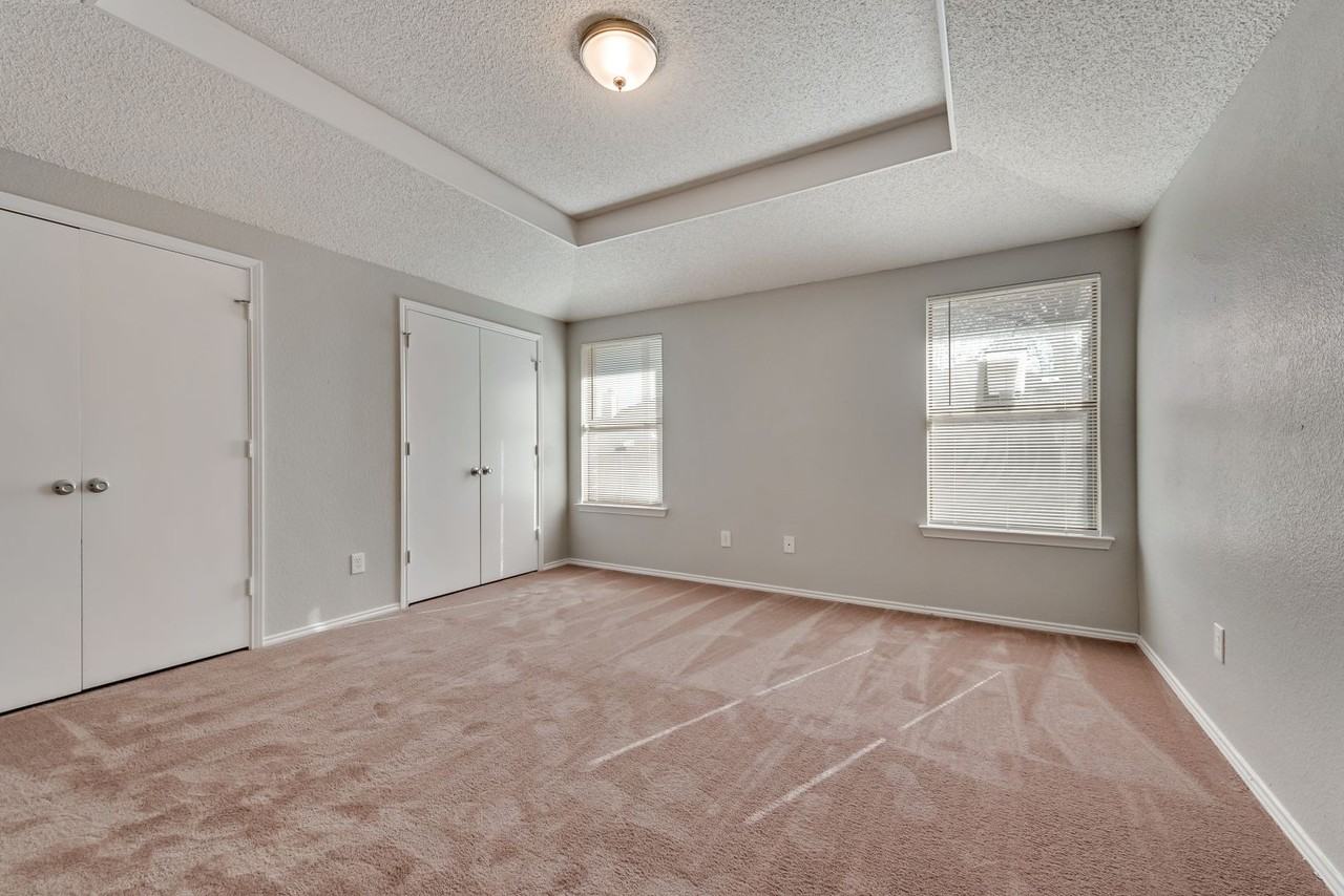 1122 Rogers Ln - Photo 3 of 21