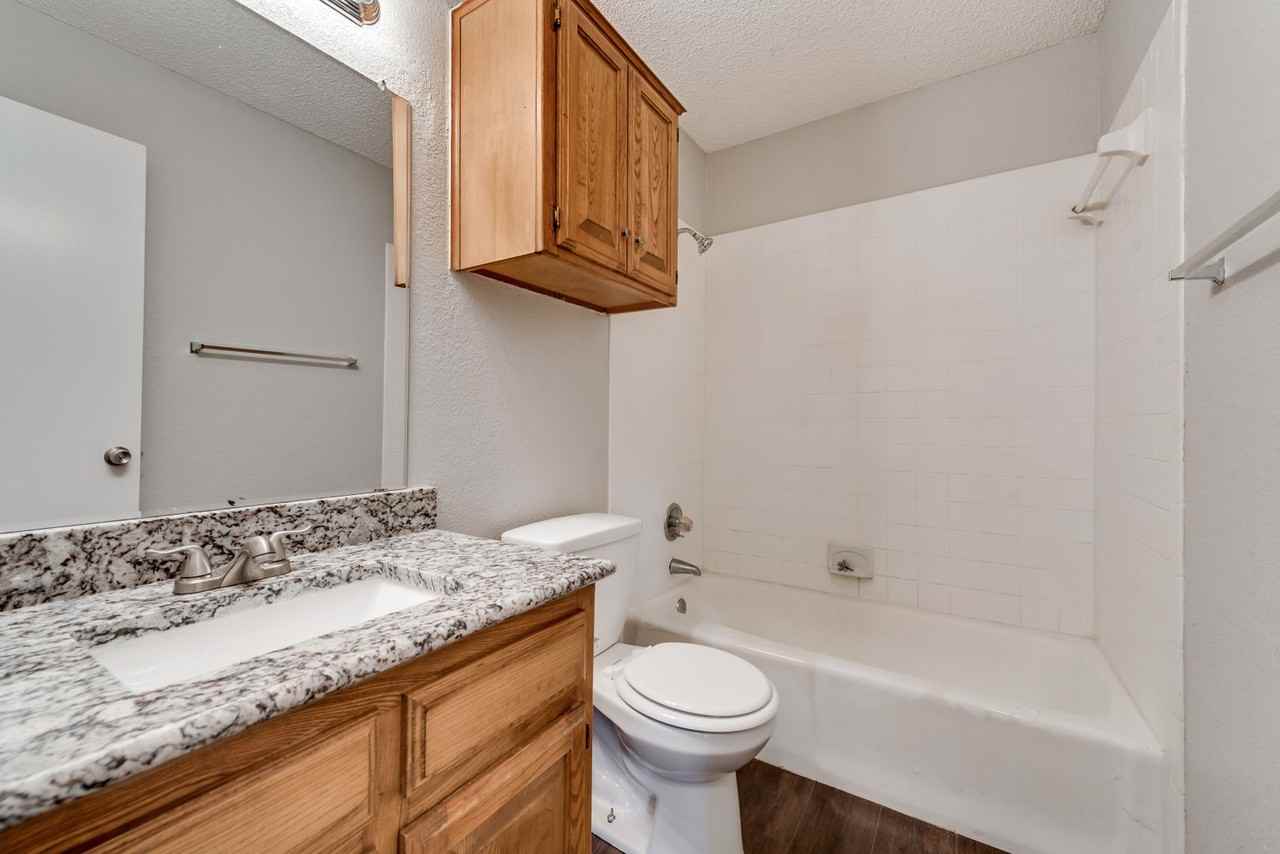 1122 Rogers Ln - Photo 2 of 21