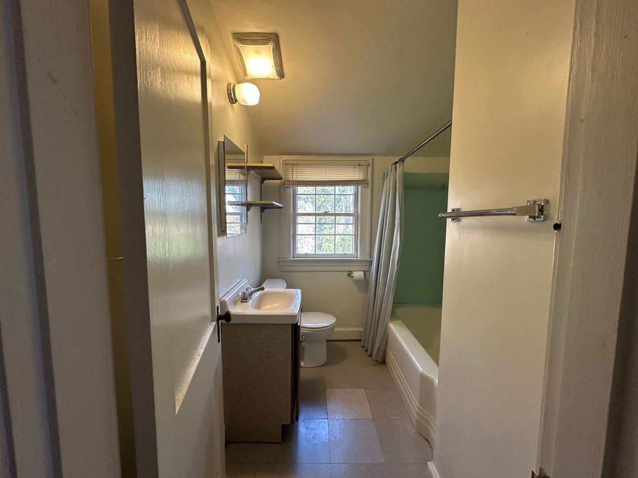 314 Langhorne Ln - Photo 4 of 11