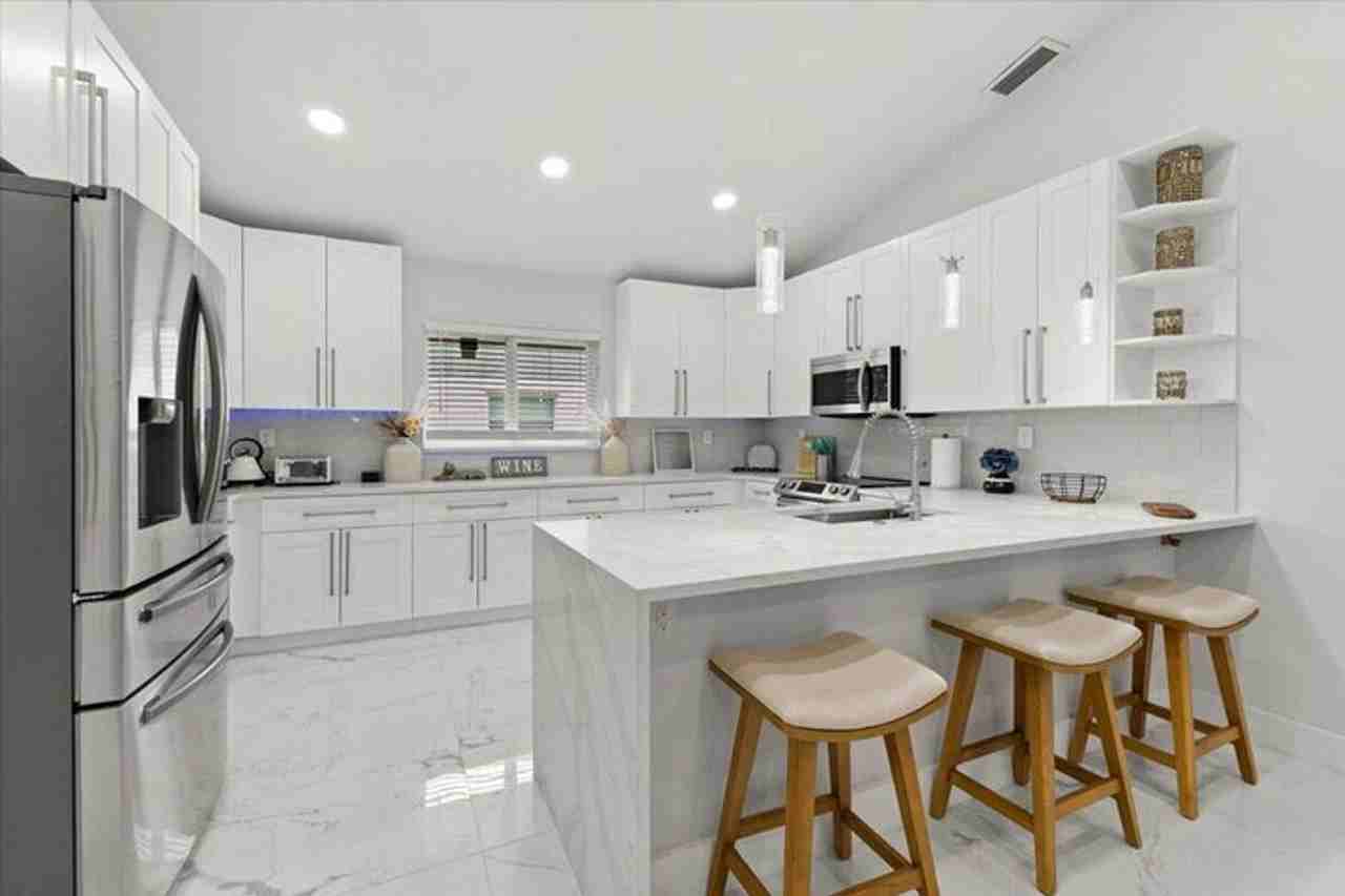 5136 Beechwood Rd - Photo 2 of 15