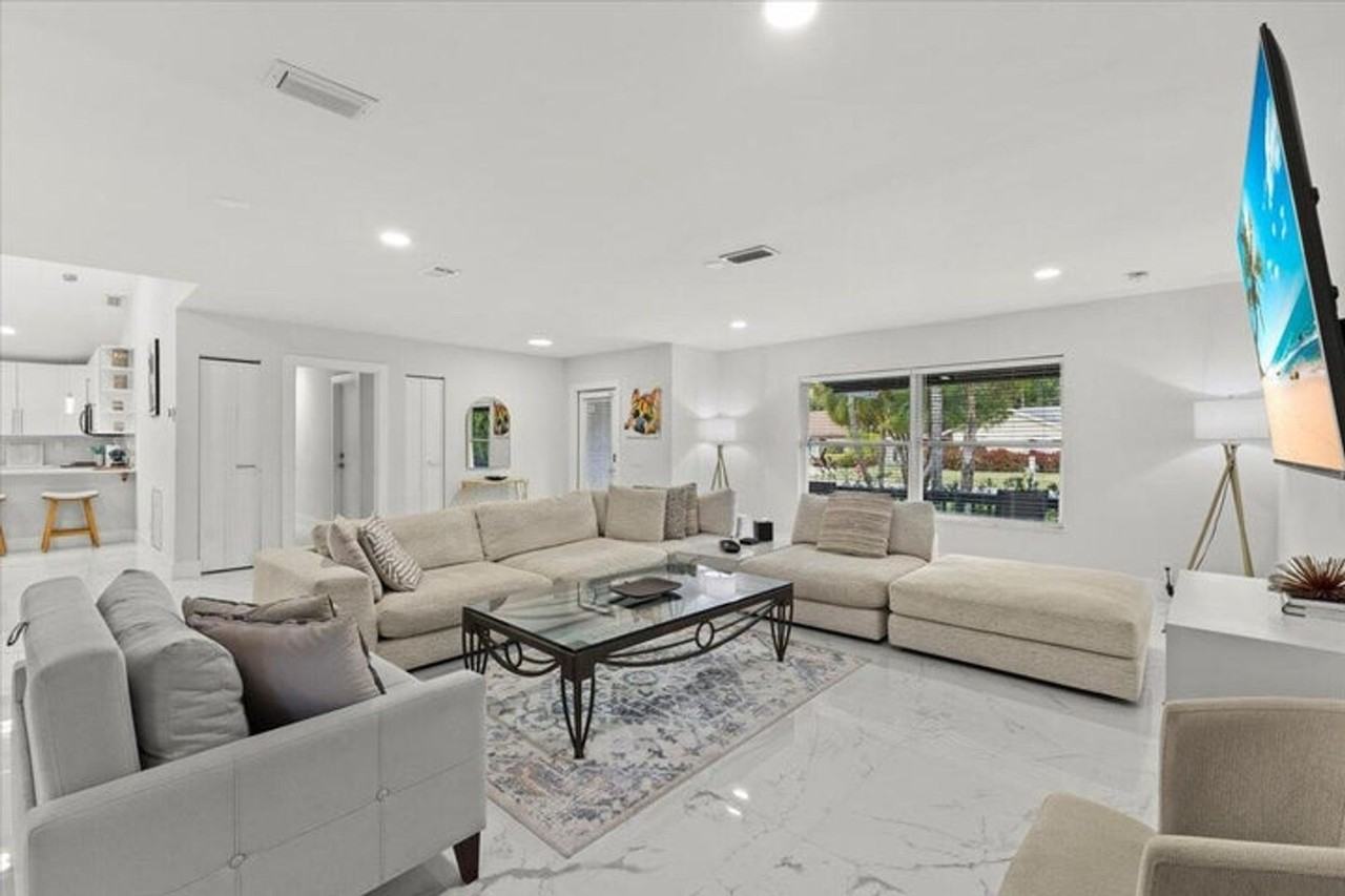 5136 Beechwood Rd - Photo 5 of 15