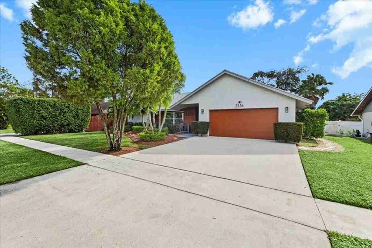 5136 Beechwood Rd - Photo 6 of 15