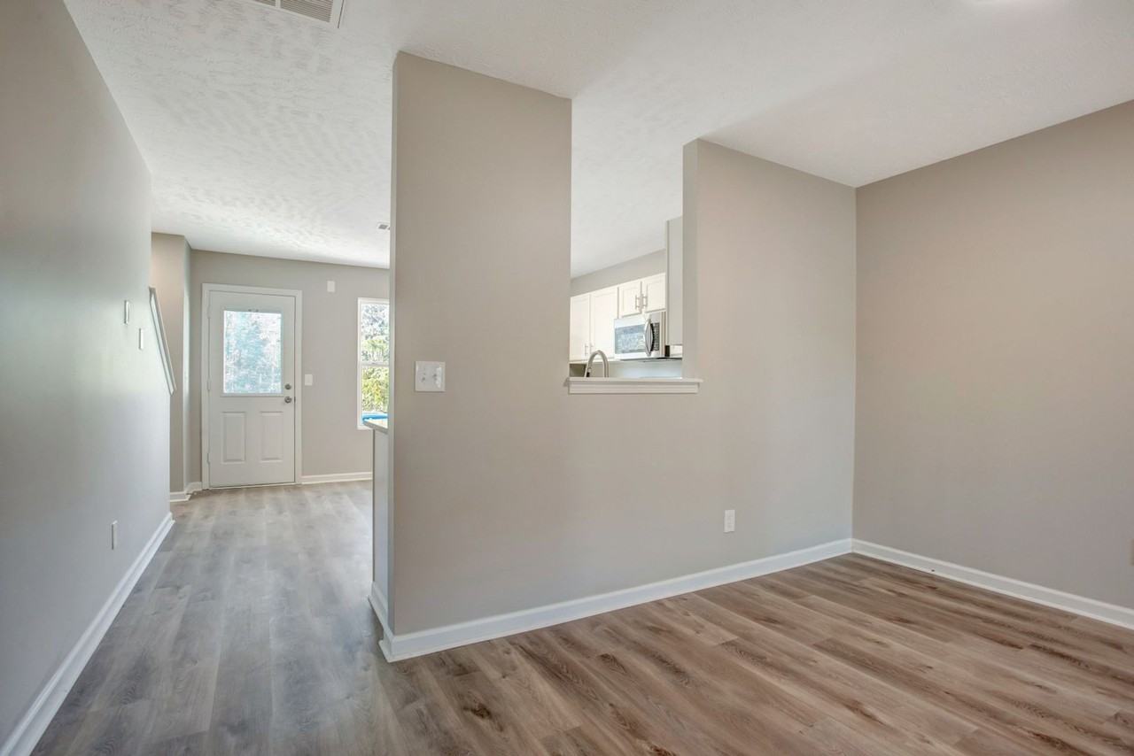 5860 Monroe Xing - Photo 5 of 17