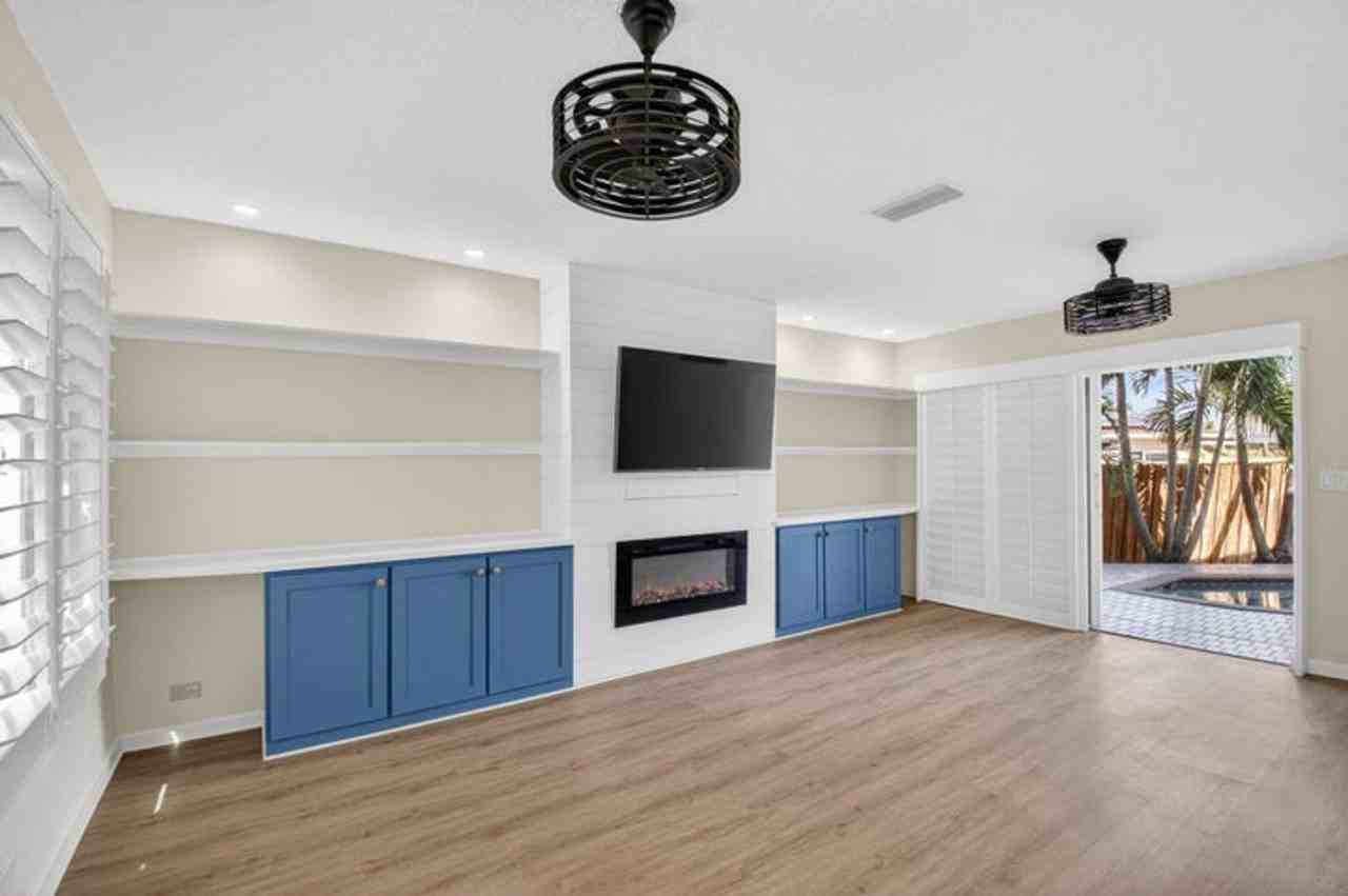 4517 4517 NW NW Fifth Avenue - Photo 2 of 19