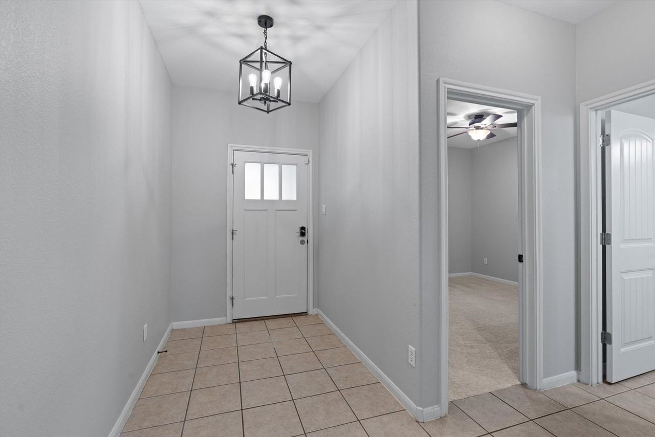 2240 Independence Dr - Photo 6 of 34