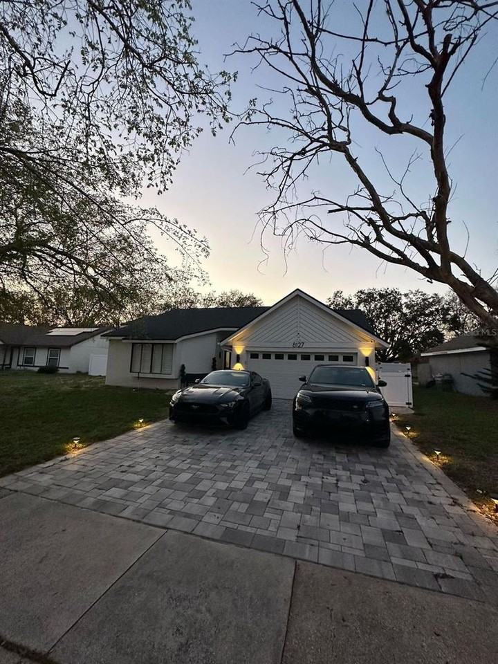 8127 Lesia Cir - Photo 2 of 16