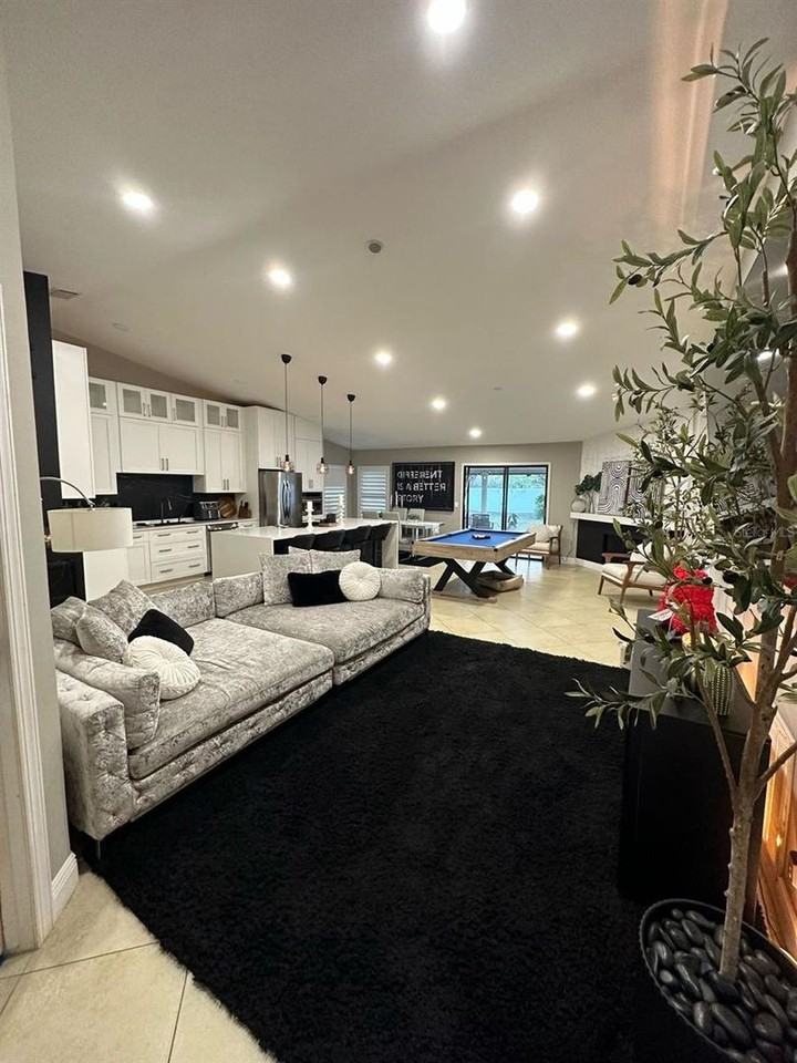 8127 Lesia Cir - Photo 7 of 16