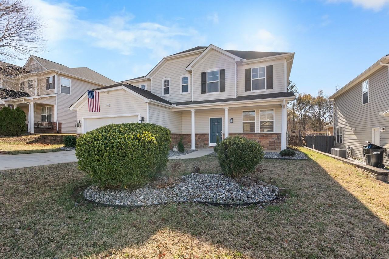 124 Scottish Ave - Photo 2 of 35