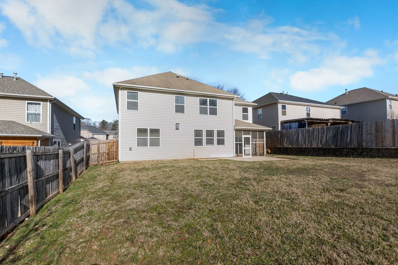 124 Scottish Ave - Photo 4 of 35