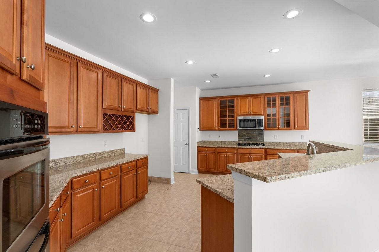 124 Scottish Ave - Photo 7 of 35