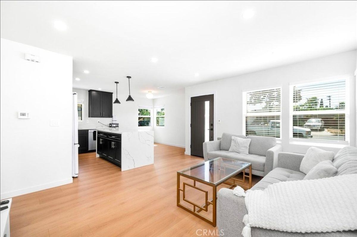 765 E Silva St - Photo 3 of 15