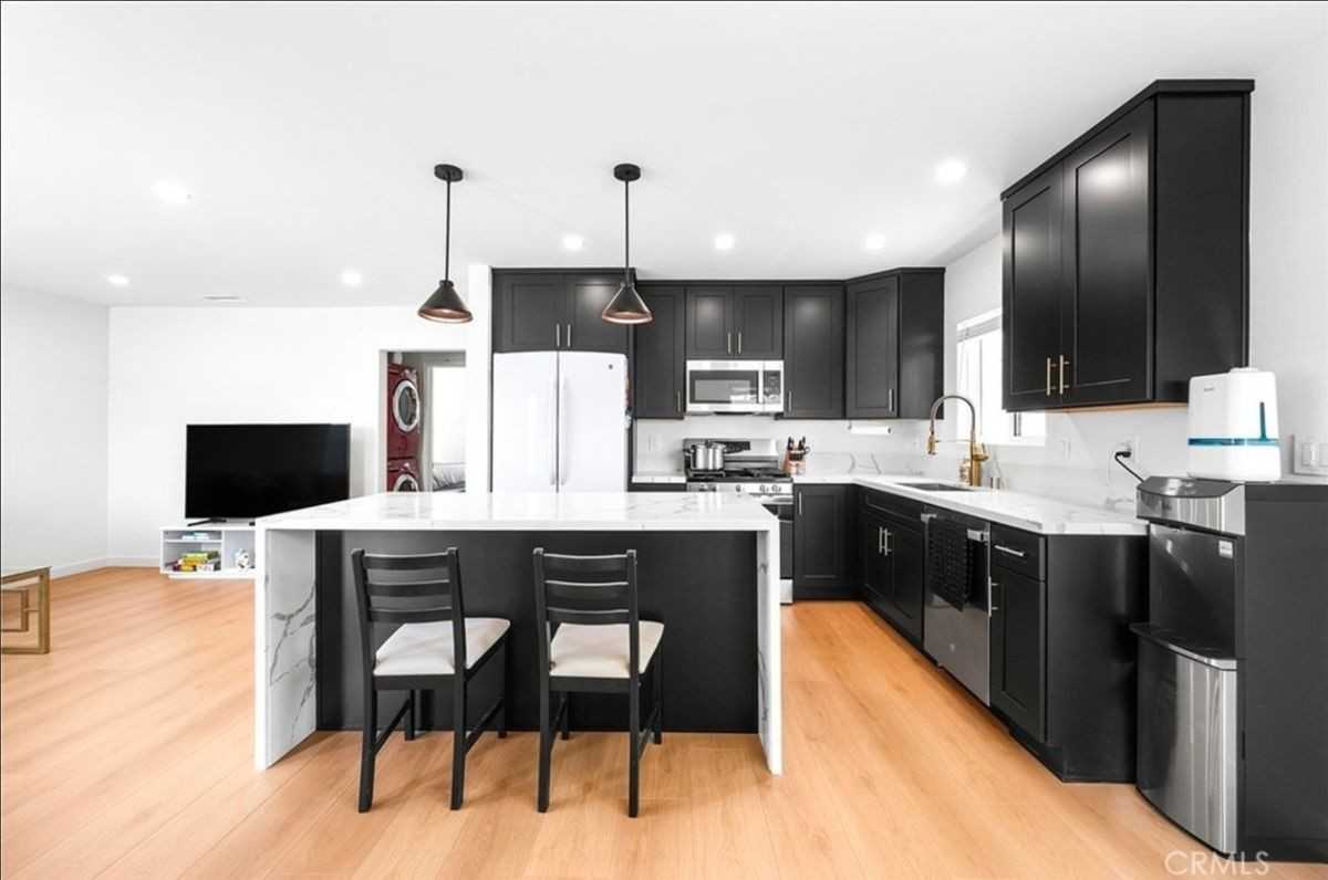 765 E Silva St - Photo 6 of 15