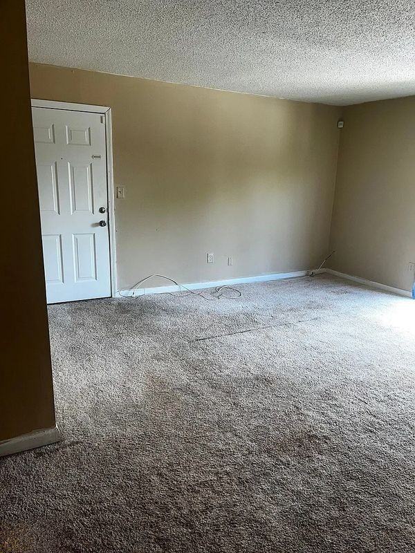 1505 Camelot Dr - Photo 6 of 15