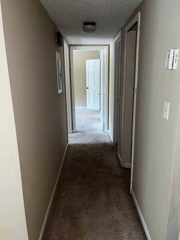 1505 Camelot Dr - Photo 7 of 15