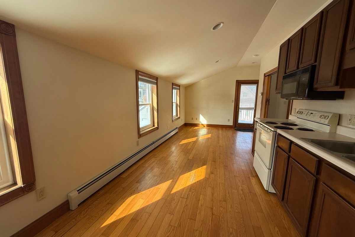 109 Lake Ave - Photo 4 of 10