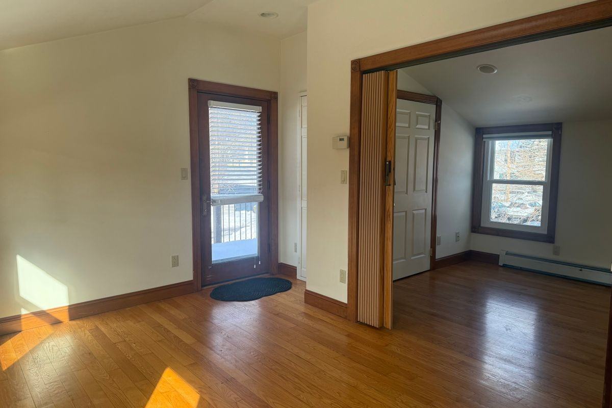 109 Lake Ave - Photo 5 of 10