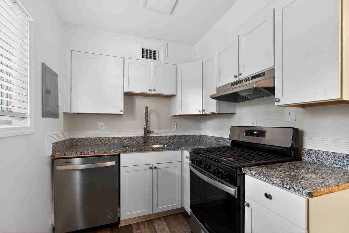 2520 Peachwood Cir Ne - Photo 3 of 16