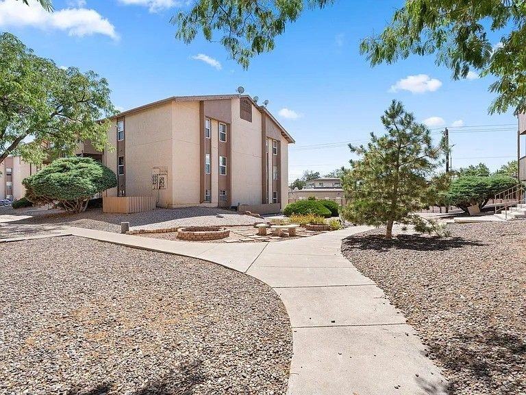 3869 Montgomery Blvd Ne - Photo 3 of 19