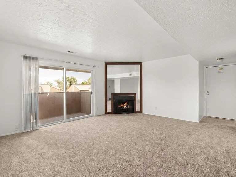 3869 Montgomery Blvd Ne - Photo 6 of 19