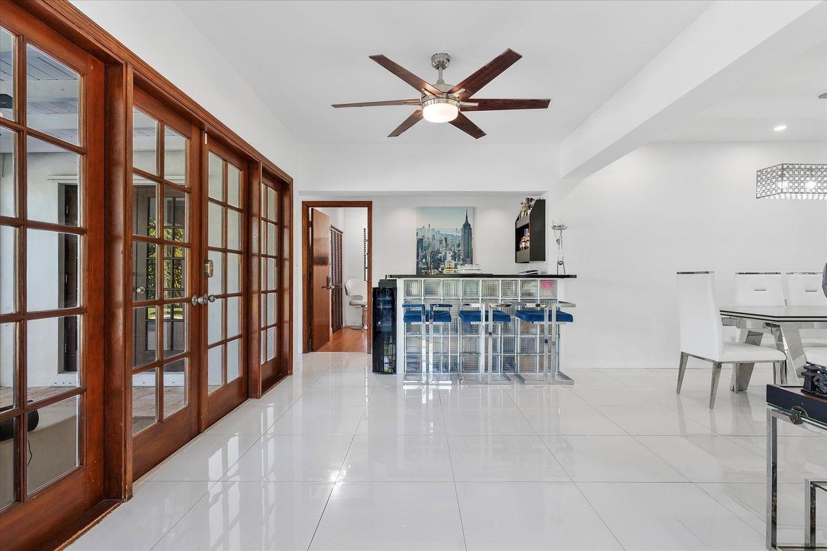 440 N Rainbow Dr - Photo 7 of 20