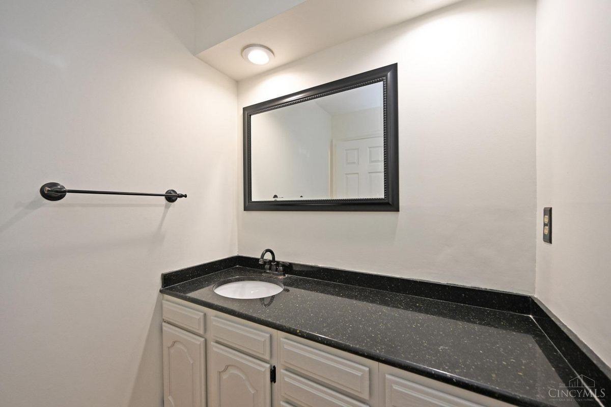 9967 Morgans Trace Dr - Photo 4 of 12