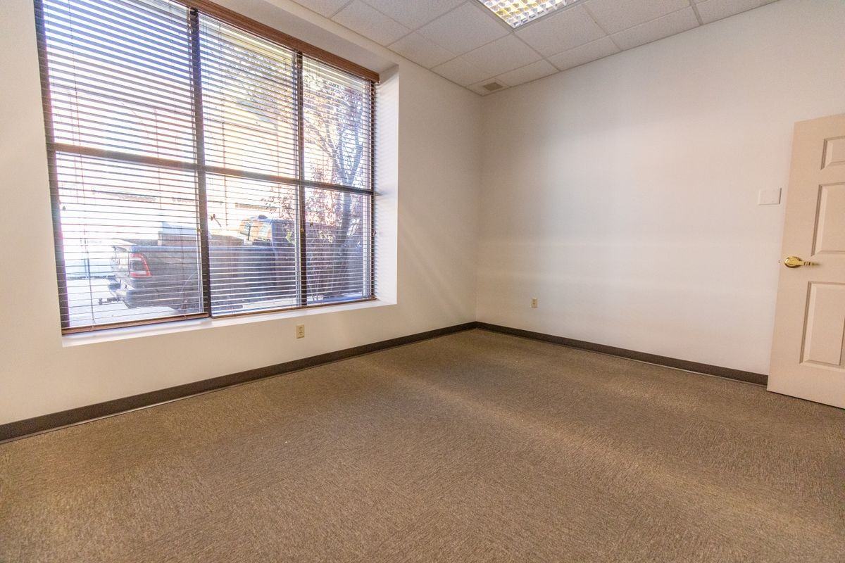 101 S Queen St - Photo 7 of 10