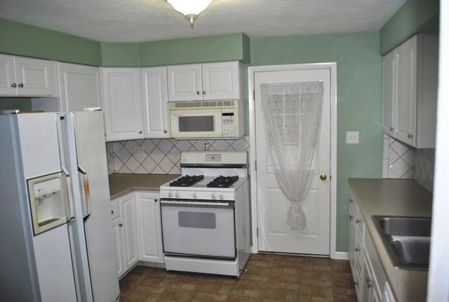 329 Columbia St - Photo 2 of 8