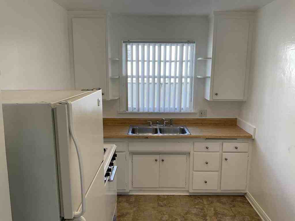 4971-4975 1/4 Franklin Ave - Photo 2 of 5